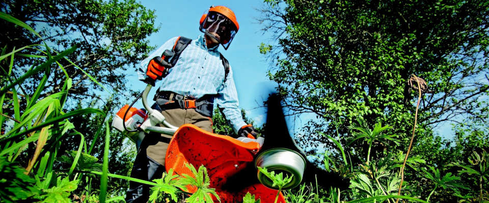 Fehlende Widerrufsbelehrung kostet Gartenbauer den gesamten Lohn Gartenbauer beim Rasenmähen