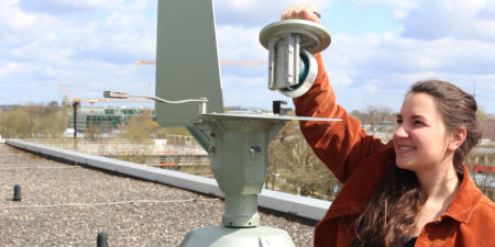 Pollenfalle Bereits jetzt nutzen die Forschenden auf dem Dach der Wirtschaftswissenschaftlichen Fakultät Ingolstadt der KU eine Pollenfalle, um kontinuierlich den Pollenflug im städtischen Gebiet zu erforschen.